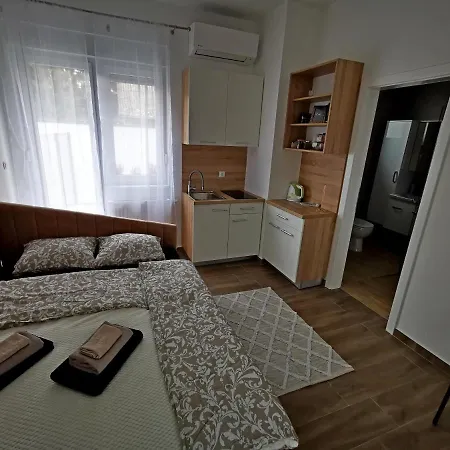 Little Garden - Self Check In Apartment Osijek Exterior photo